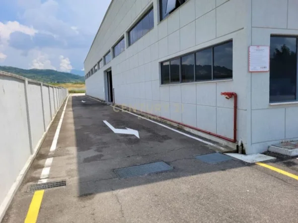 Tirane, shes magazine , 1.500 m² 1.200.000 € (Vaqarr)