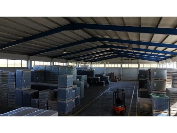 Tirane, shes magazine , 1.500 m² 1.200.000 € (Vaqarr)