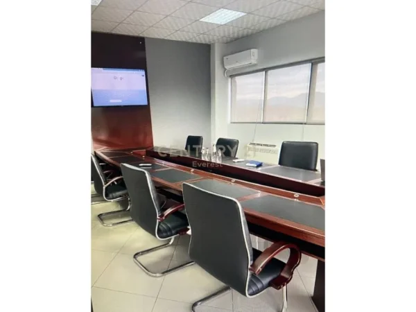 Tirane, shes magazine , 1.500 m² 1.200.000 € (Vaqarr)