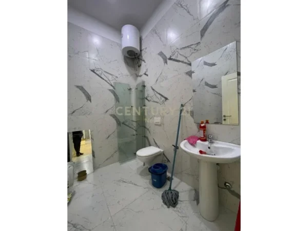 Tirane, shes ambjent biznesi Kati 0, 125 m² 250.000 € (Kopshti Botanik Zoologjik)