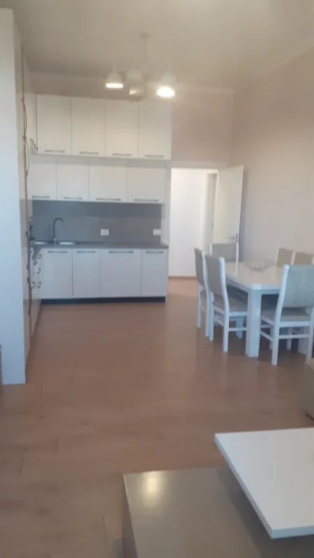 Tirane, jepet me qera apartament 2+1+Ballkon Kati 8, 98 m² 400 € (Ne Astir)