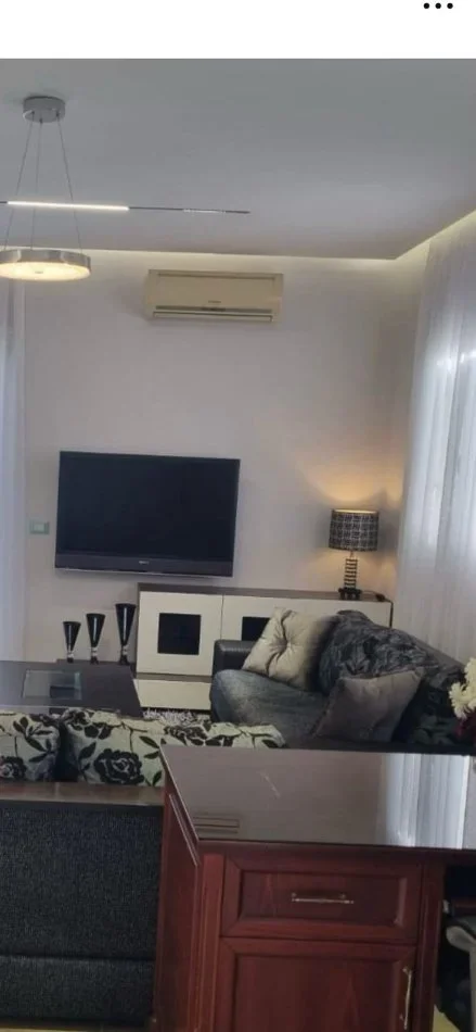 Tirane, jepet me qera apartament 3+1+Ballkon Kati 2, 100 m² 600 € (SAUK)