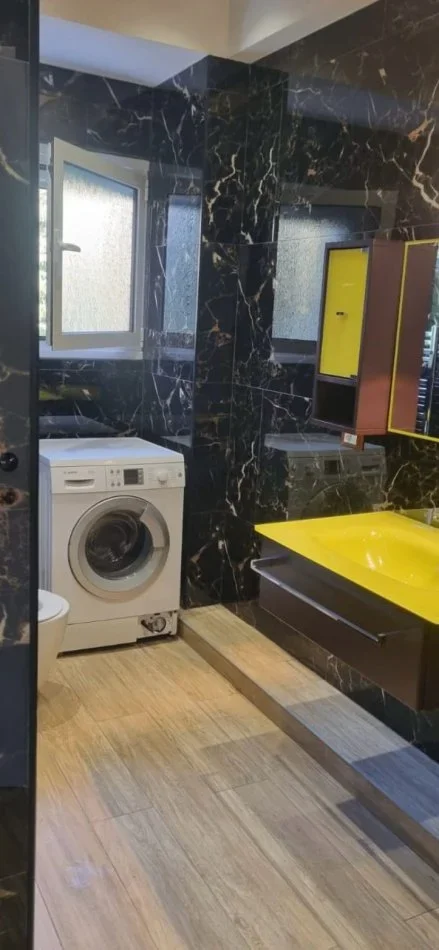 Tirane, jepet me qera apartament 3+1+Ballkon Kati 2, 100 m² 600 € (SAUK)