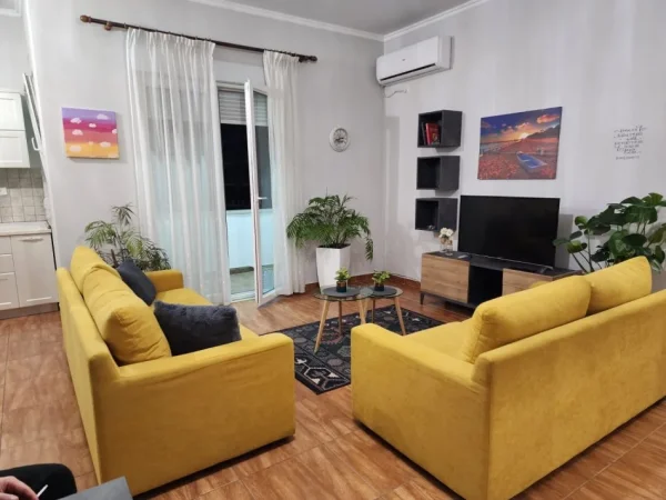 Tirane, jepet me qera apartament 2+1 Kati 5, 105 m² 800 € (Ish Parku)