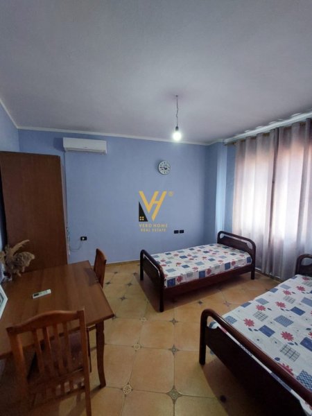 Tirane, jepet me qera apartament 2+1+Ballkon Kati 2, 90 m² 450 € (SELITE)