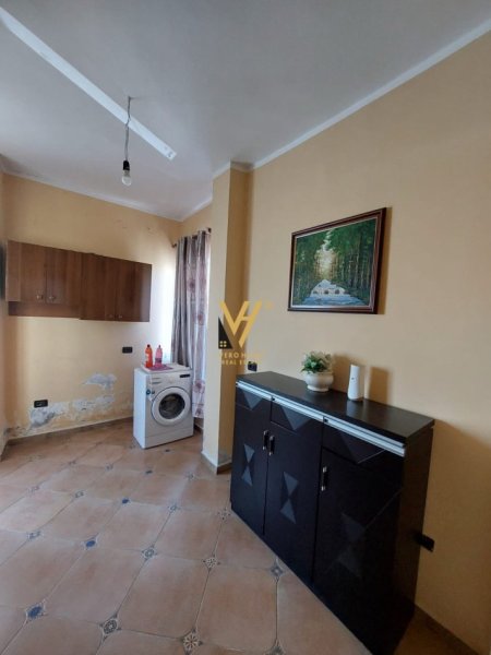 Tirane, jepet me qera apartament 2+1+Ballkon Kati 2, 90 m² 450 € (SELITE)