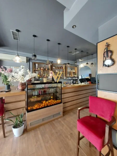 Tirane, jepet me qera dyqan Kati 0, 334 m² 2.000 € (SELITE)