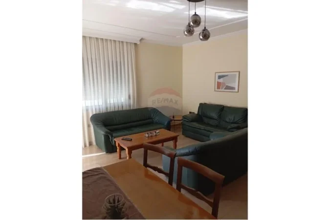 Tirane, jepet me qera apartament 1+1+Ballkon Kati 7, 65 m² 600 € (Abdyl frasheri, Bllok)