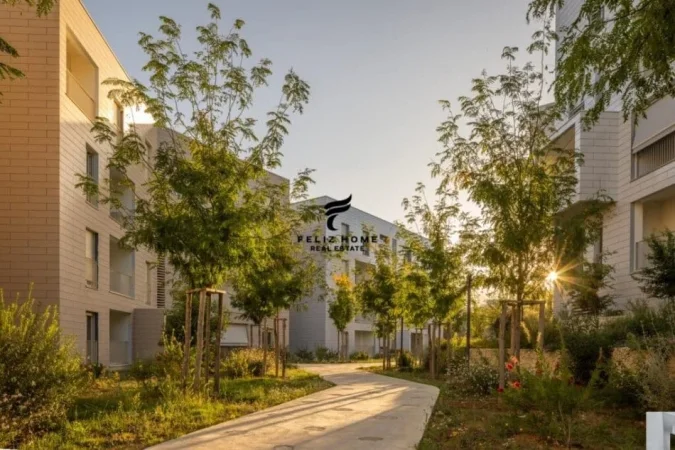 Tirane, shitet apartament 2+1+Ballkon Kati 1, 97 m² 237.000 € (LIQENI ARTIFICIAL)