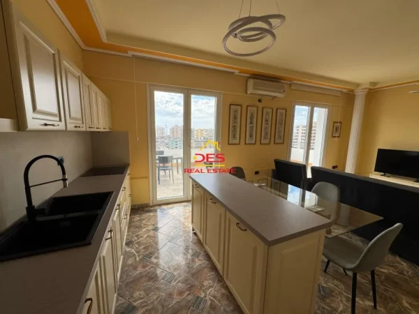 Vlore, shitet apartament+verande | Penthouse 2+1+Ballkon Kati 9, 84 m² 180.000 € (Rruga Mustafa Bello)