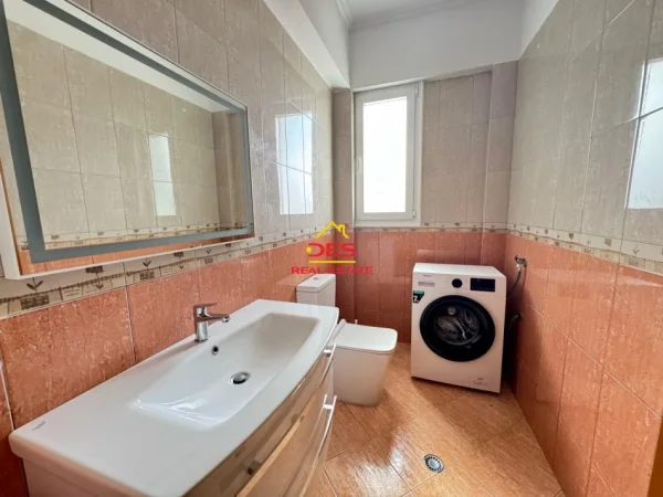 Vlore, shitet apartament+verande | Penthouse 2+1+Ballkon Kati 9, 84 m² 180.000 € (Rruga Mustafa Bello)