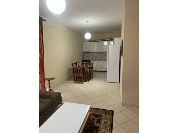Tirane, jepet me qera apartament 2+1 Kati 8, 105 m² 450 € 