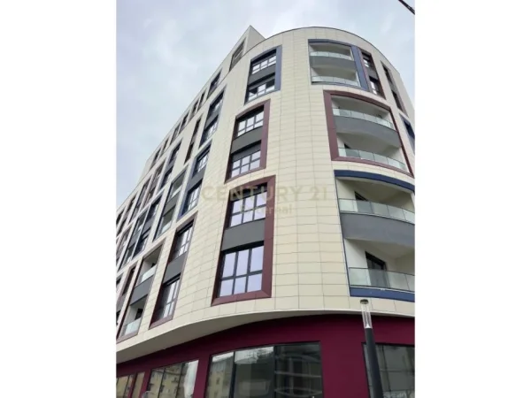 Tirane, jap me qera zyre , 83 m² 700 € (Komuna e Parisit)