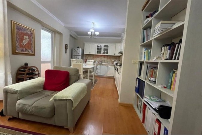 Tirane, jepet me qera apartament 2+1+Ballkon Kati 5, 111 m² 700 € 