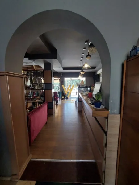 Tirane, jepet me qera dyqan Kati 0, 334 m² 2.000 € (SELITE)