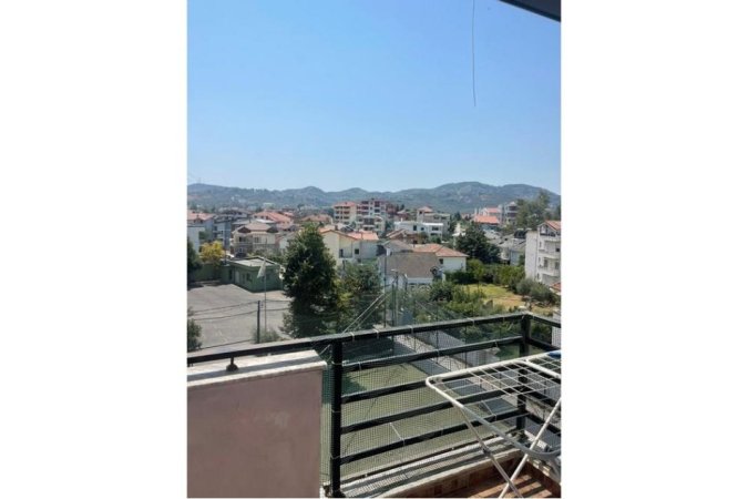 Tirane, jepet me qera apartament 2+1+Ballkon Kati 4, 100 m² 500 € (Rruga Herman Gmeiner)