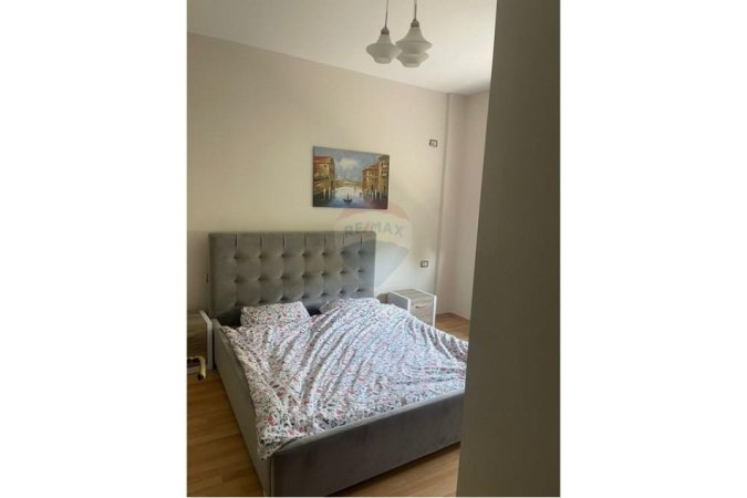 Tirane, jepet me qera apartament 2+1+Ballkon Kati 4, 100 m² 500 € (Rruga Herman Gmeiner)