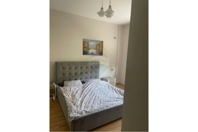 Tirane, jepet me qera apartament 2+1+Ballkon Kati 4, 100 m² 500 € (Rruga Herman Gmeiner)