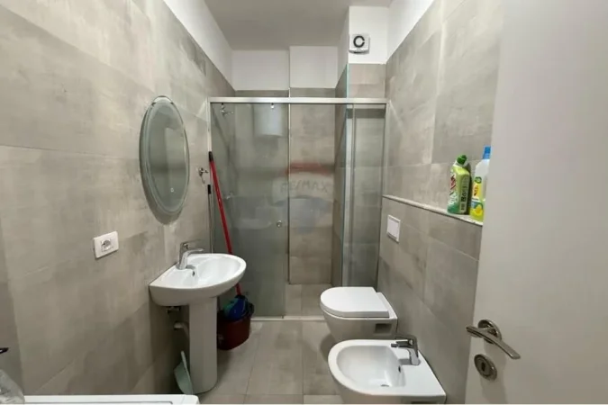 Tirane, shitet apartament 1+1+Ballkon Kati 5, 60 m² 89.000 € 