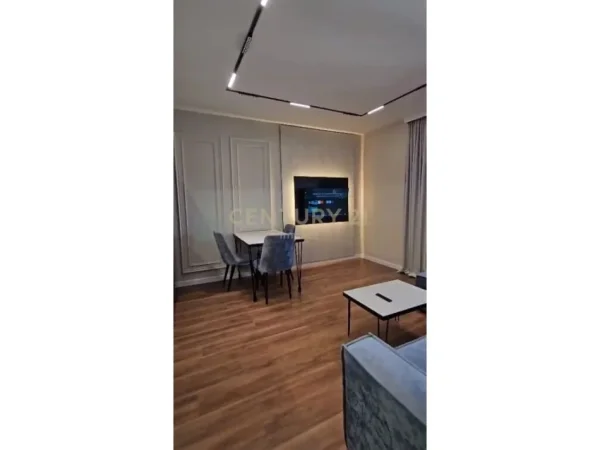 Tirane, jap me qera apartament 1+1+Ballkon , 65 m² 800 € (Komuna e Parisit)
