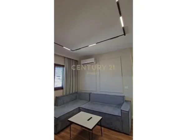 Tirane, jap me qera apartament 1+1+Ballkon , 65 m² 800 € (Komuna e Parisit)