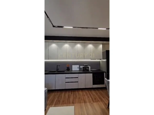 Tirane, jap me qera apartament 1+1+Ballkon , 65 m² 800 € (Komuna e Parisit)