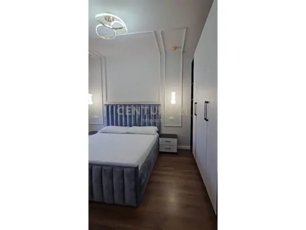 Tirane, jap me qera apartament 1+1+Ballkon , 65 m² 800 € (Komuna e Parisit)