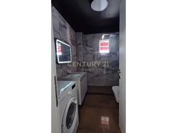 Tirane, jap me qera apartament 1+1+Ballkon , 65 m² 800 € (Komuna e Parisit)