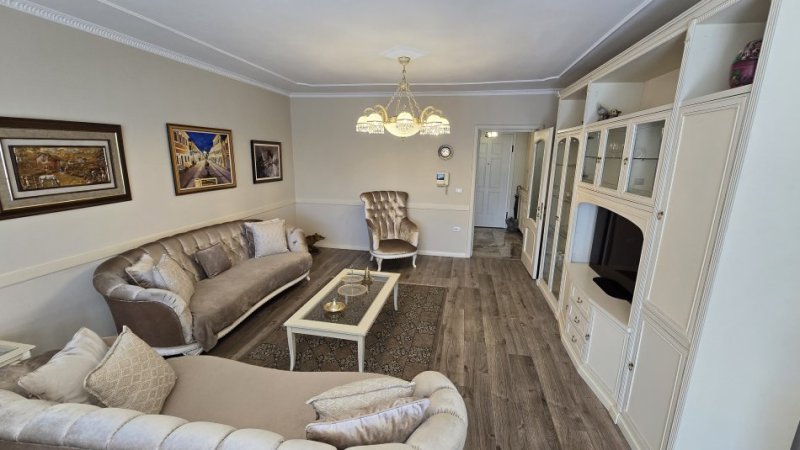 Tirane, jepet me qera apartament 3+1+Ballkon Kati 3, 156 m² 1.600 € (Ish Ekspozita)