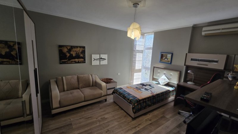 Tirane, jepet me qera apartament 3+1+Ballkon Kati 3, 156 m² 1.600 € (Ish Ekspozita)
