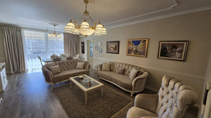 Tirane, jepet me qera apartament 3+1+Ballkon Kati 3, 156 m² 1.600 € (Ish Ekspozita)