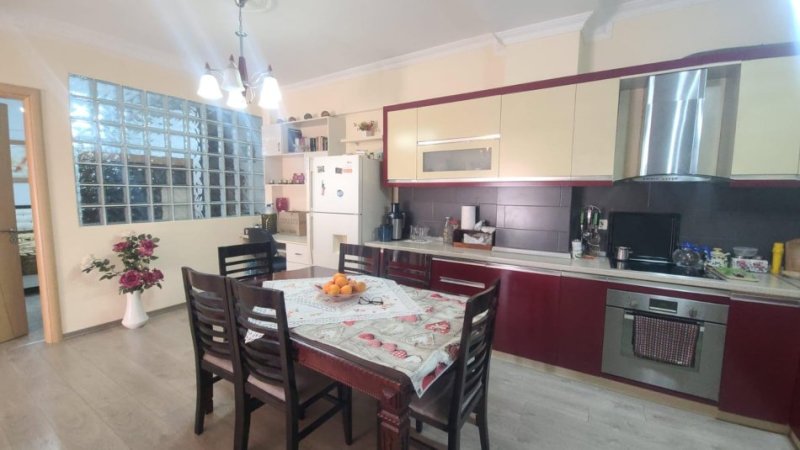 Tirane, jepet me qera apartament 2+1+Ballkon Kati 6, 100 m² 600 € 