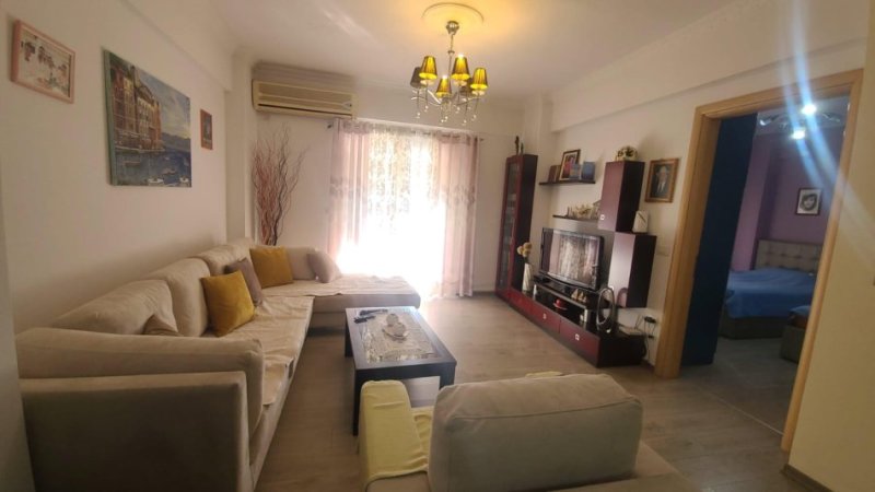 Tirane, jepet me qera apartament 2+1+Ballkon Kati 6, 100 m² 600 € 