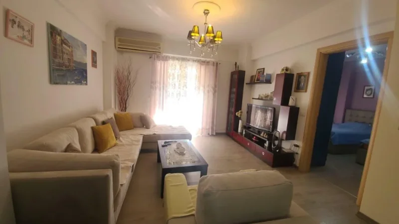 Tirane, jepet me qera apartament 2+1+Ballkon Kati 6, 100 m² 600 € 