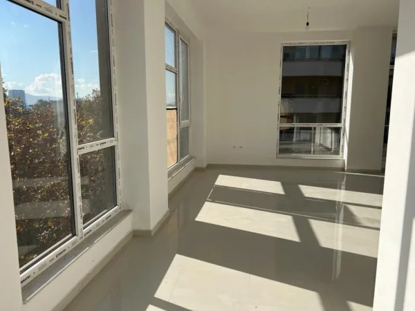 Tirane, jepet me qera ambjent biznesi Kati 5, 170 m² 1.500 € (STACIONI TRENIT)