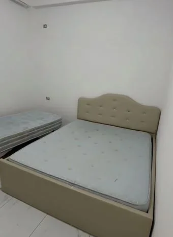 Tirane, jepet me qera apartament 1+1 Kati 1, 61 m² 230 € (Kombinat)