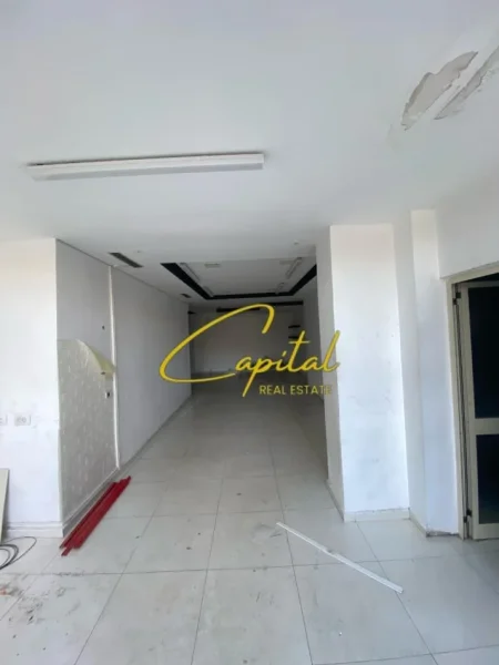 Tirane, jepet me qera dyqan Kati 0, 90 m² 1.000 € (BRRYLI)