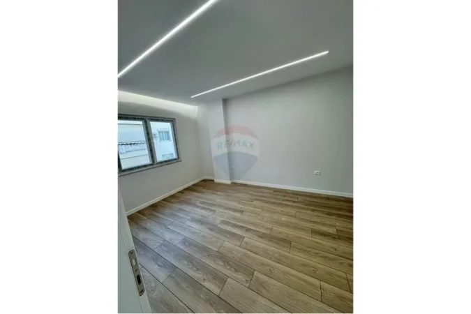 shitet , 65 m² 120.000 € (Shitet apartament 1 + 1 Kodra Diellit)