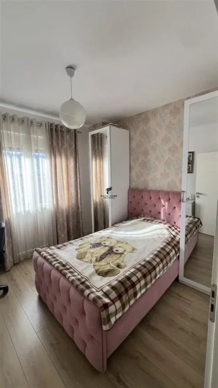 Tirane, jepet me qera apartament 3+1+Ballkon Kati 3, 100 m² 900 € (IRFAN TOMINI)