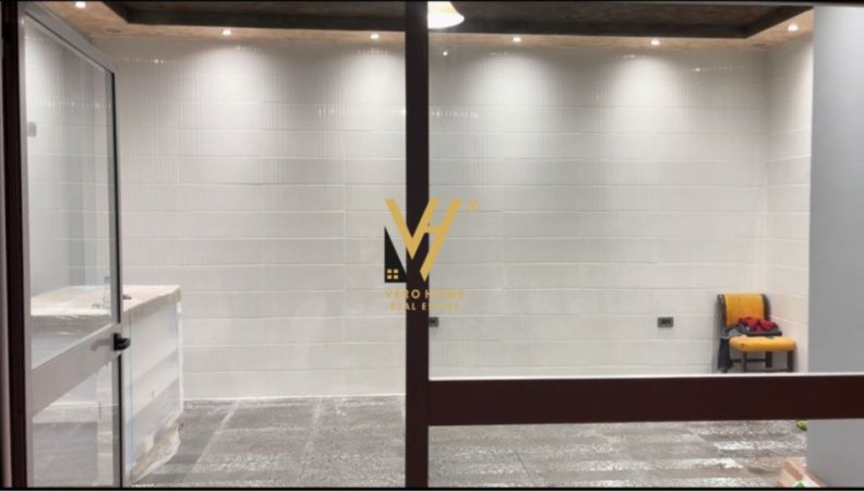 Tirane, jepet me qera dyqan Kati 0, 22 m² 450 € (KOMUNA E PARISIT)