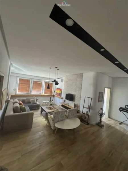Tirane, jepet me qera apartament 2+1 Kati 7, 114 m² 800 € (stacion treni)