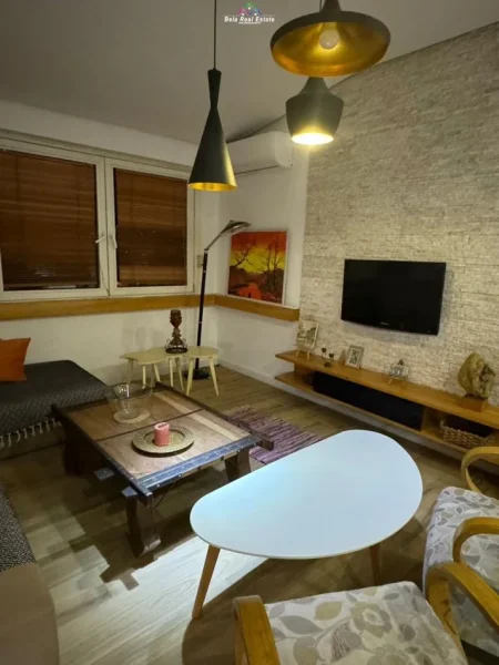Tirane, jepet me qera apartament 2+1 Kati 7, 114 m² 800 € (stacion treni)
