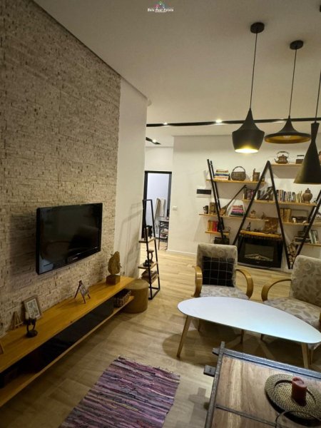 Tirane, jepet me qera apartament 2+1 Kati 7, 114 m² 800 € (stacion treni)