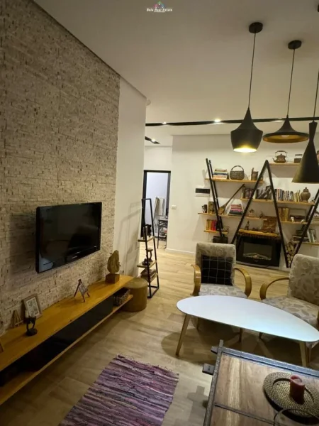 Tirane, jepet me qera apartament 2+1 Kati 7, 114 m² 800 € (stacion treni)