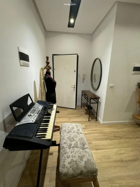 Tirane, jepet me qera apartament 2+1 Kati 7, 114 m² 800 € (stacion treni)