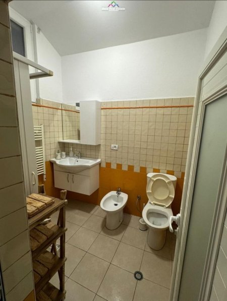 Tirane, jepet me qera apartament 2+1 Kati 7, 114 m² 800 € (stacion treni)