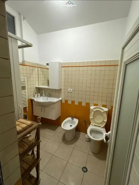 Tirane, jepet me qera apartament 2+1 Kati 7, 114 m² 800 € (stacion treni)