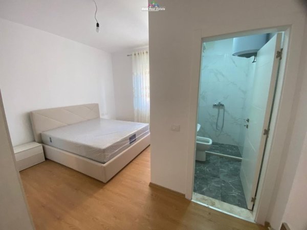 Tirane, jepet me qera apartament 1+1+Ballkon Kati 2, 101 m² 600 € (Rruga e Dibres)