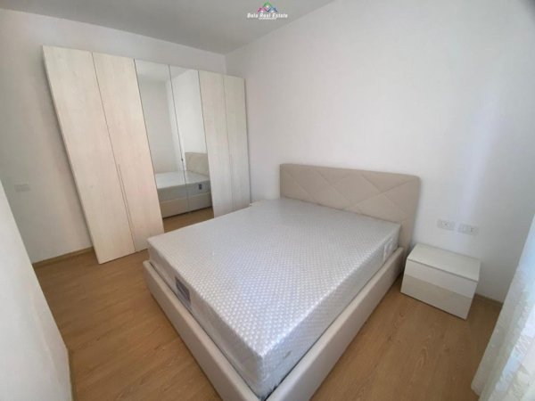 Tirane, jepet me qera apartament 1+1+Ballkon Kati 2, 101 m² 600 € (Rruga e Dibres)