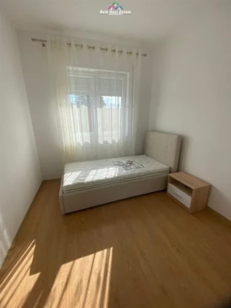 Tirane, jepet me qera apartament 1+1+Ballkon Kati 2, 101 m² 600 € (Rruga e Dibres)